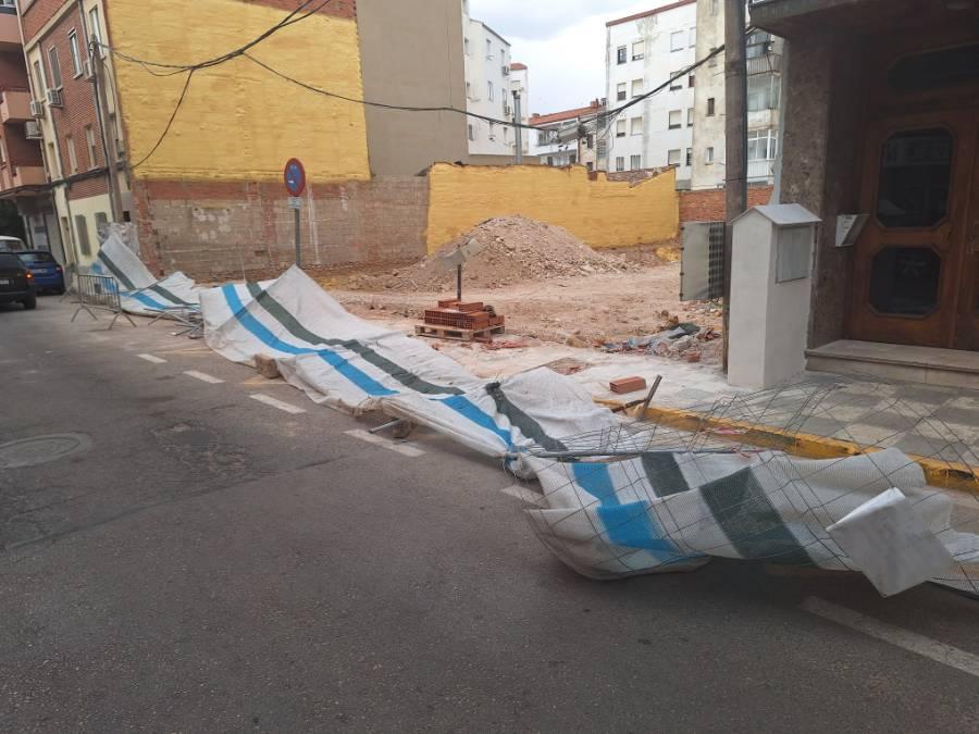 vallado tirado por el viento