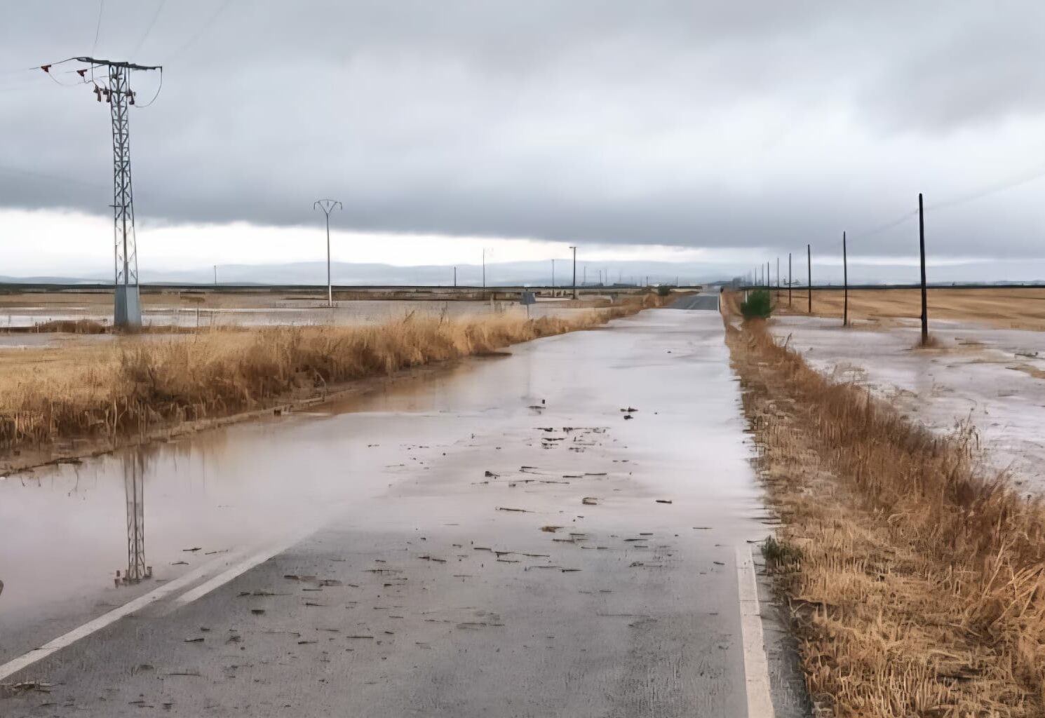 carretera inundada tormentas