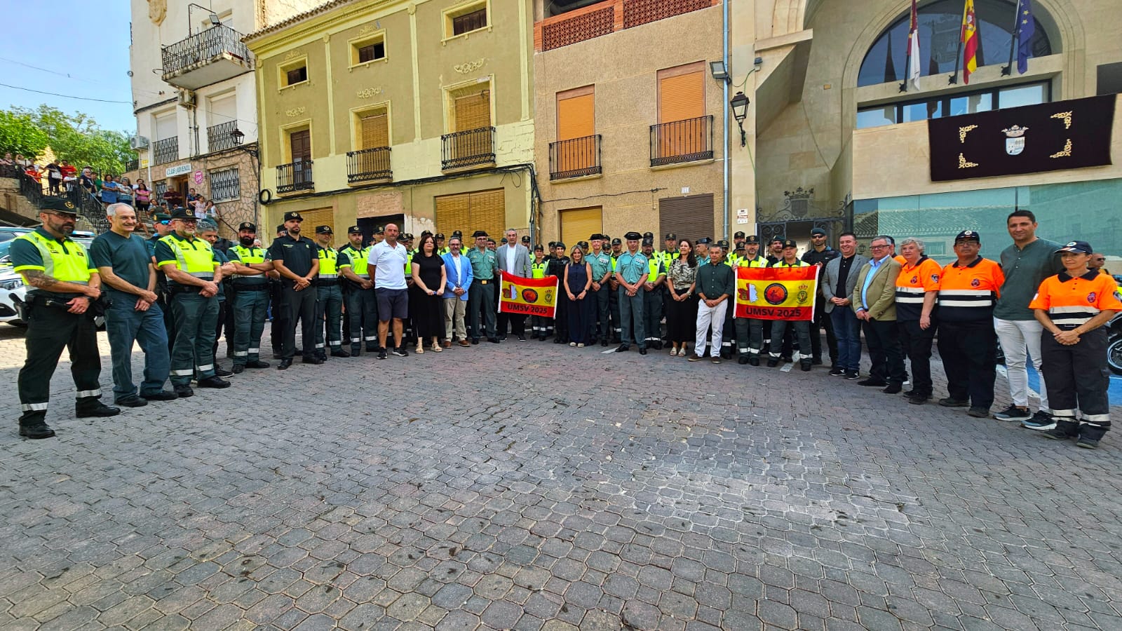 Foto de grupo dispositivo seguridad Vuelta a CLM