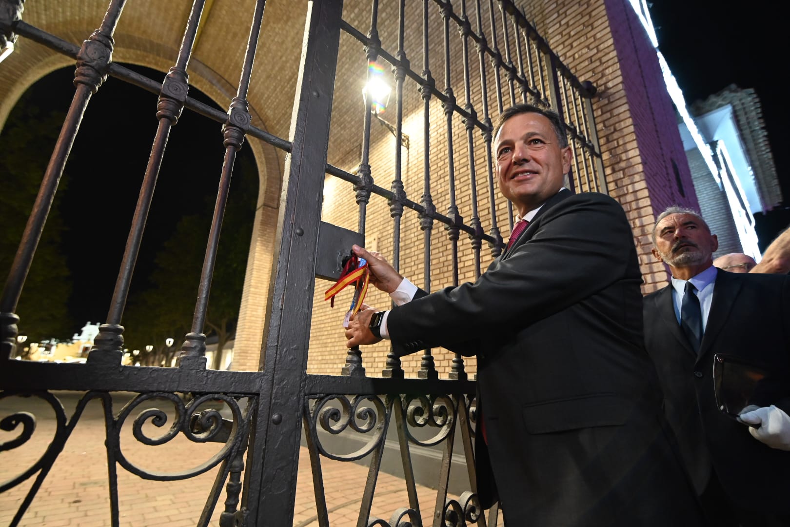 Foto apertura Puerta de Hierros y traslado Virgen (1)