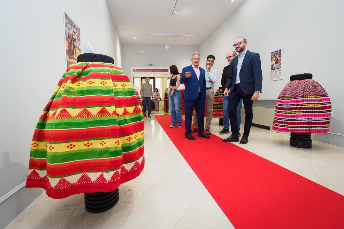 Foto inauguración expo Estrechito de arriba ancho de abajo II