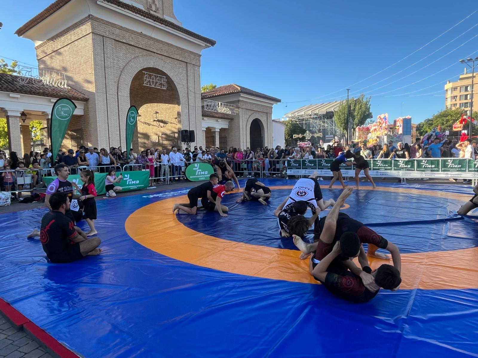 Foto.Exhibición Judo y Lucha.Feria Deportiva 2025 (1)