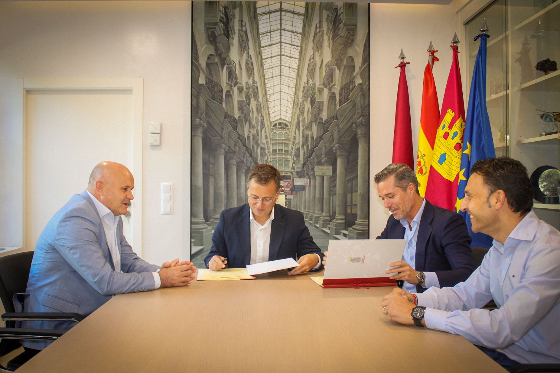 Foto.Firma convenio La Despensa 2025 (1)