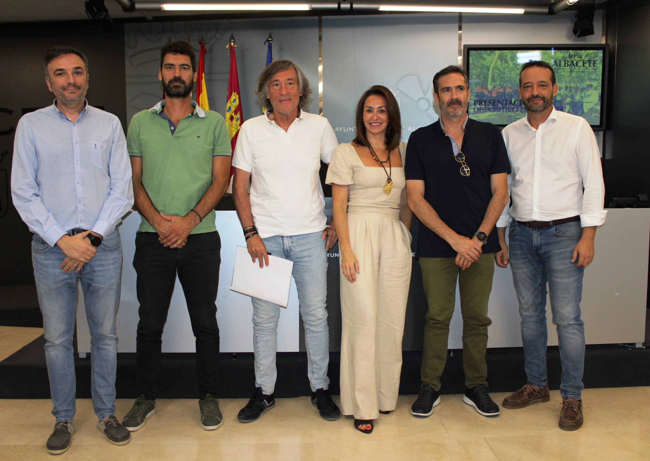 Foto.Presentación dispositivo especial limpieza Feria (1) (1)