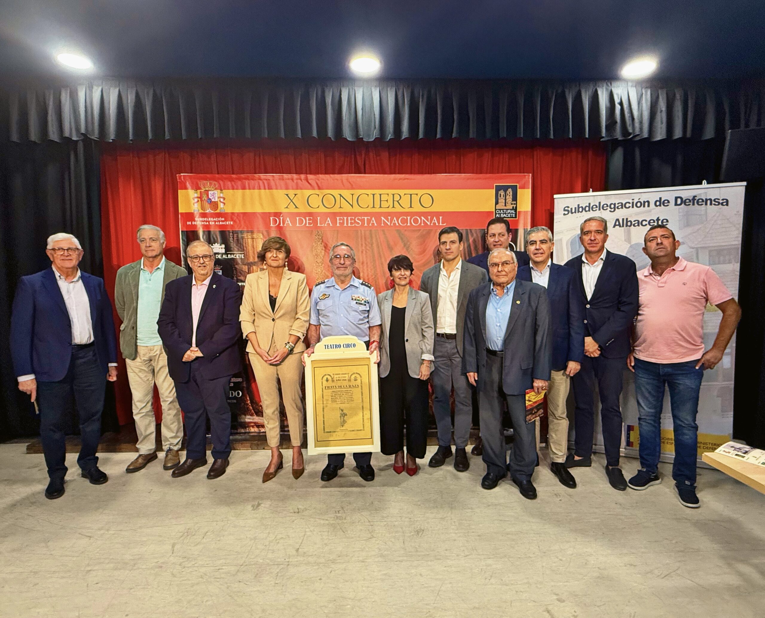 FOTO FAMILIA PRESENTACIÓN CONCIERTO FIESTA NACIONAL