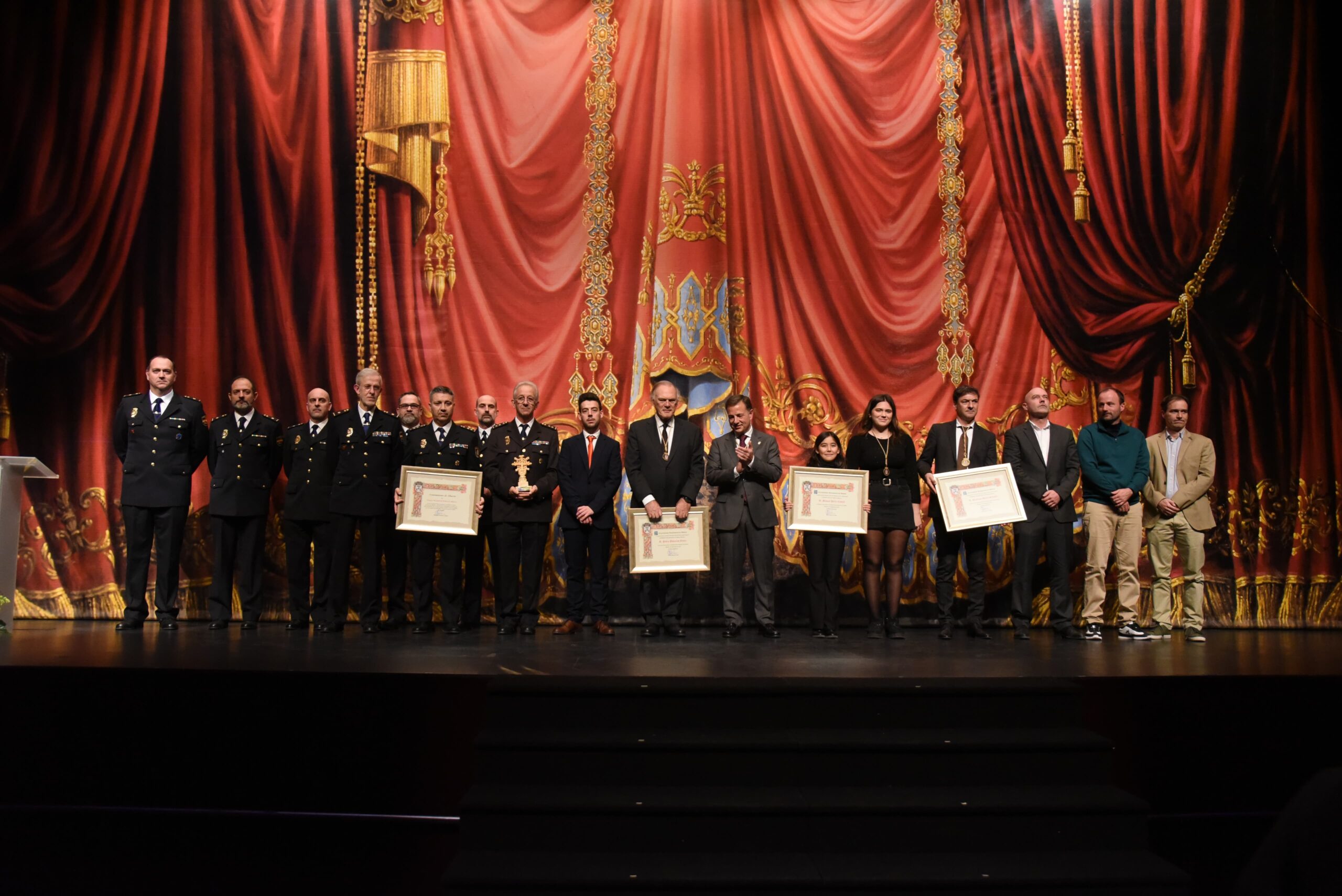 Foto familia reconocidos Día de la Ciudad