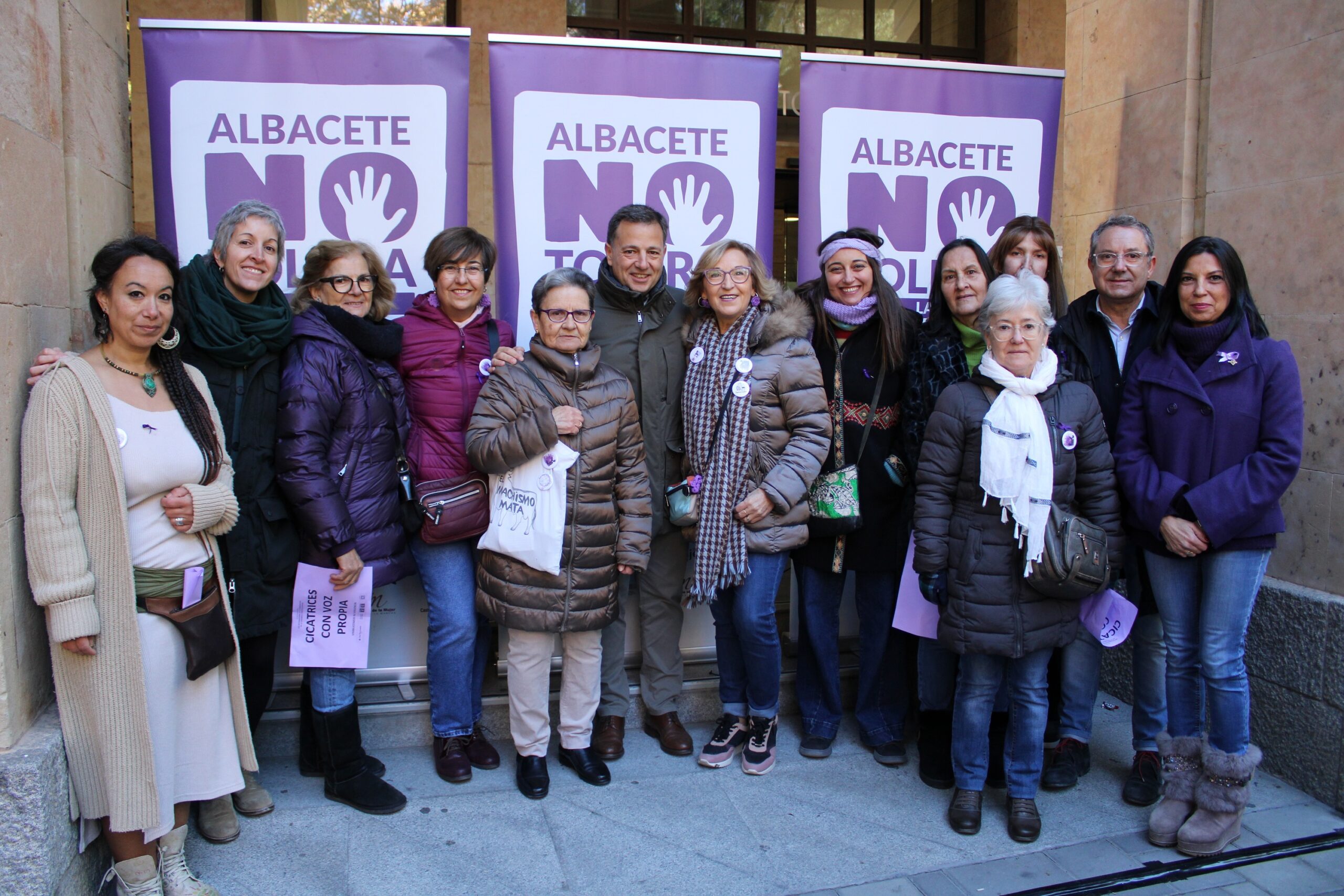 Foto.Acto institucional con motivo del Día internacional de la eliminación de la violencia contra las mujeres (16)
