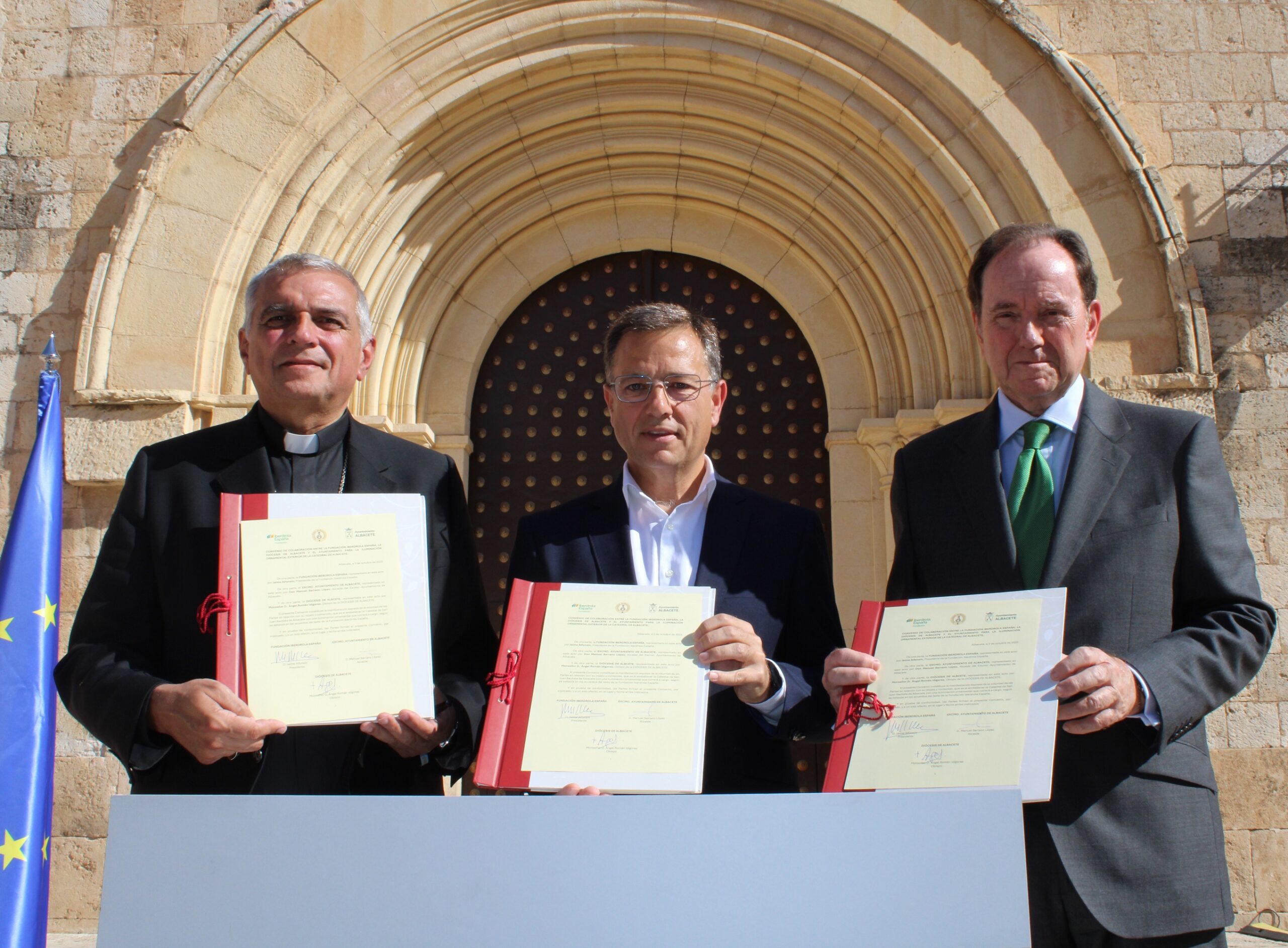 Foto.Firma convenio nueva iluminación ornamental Catedral Albacete (3)