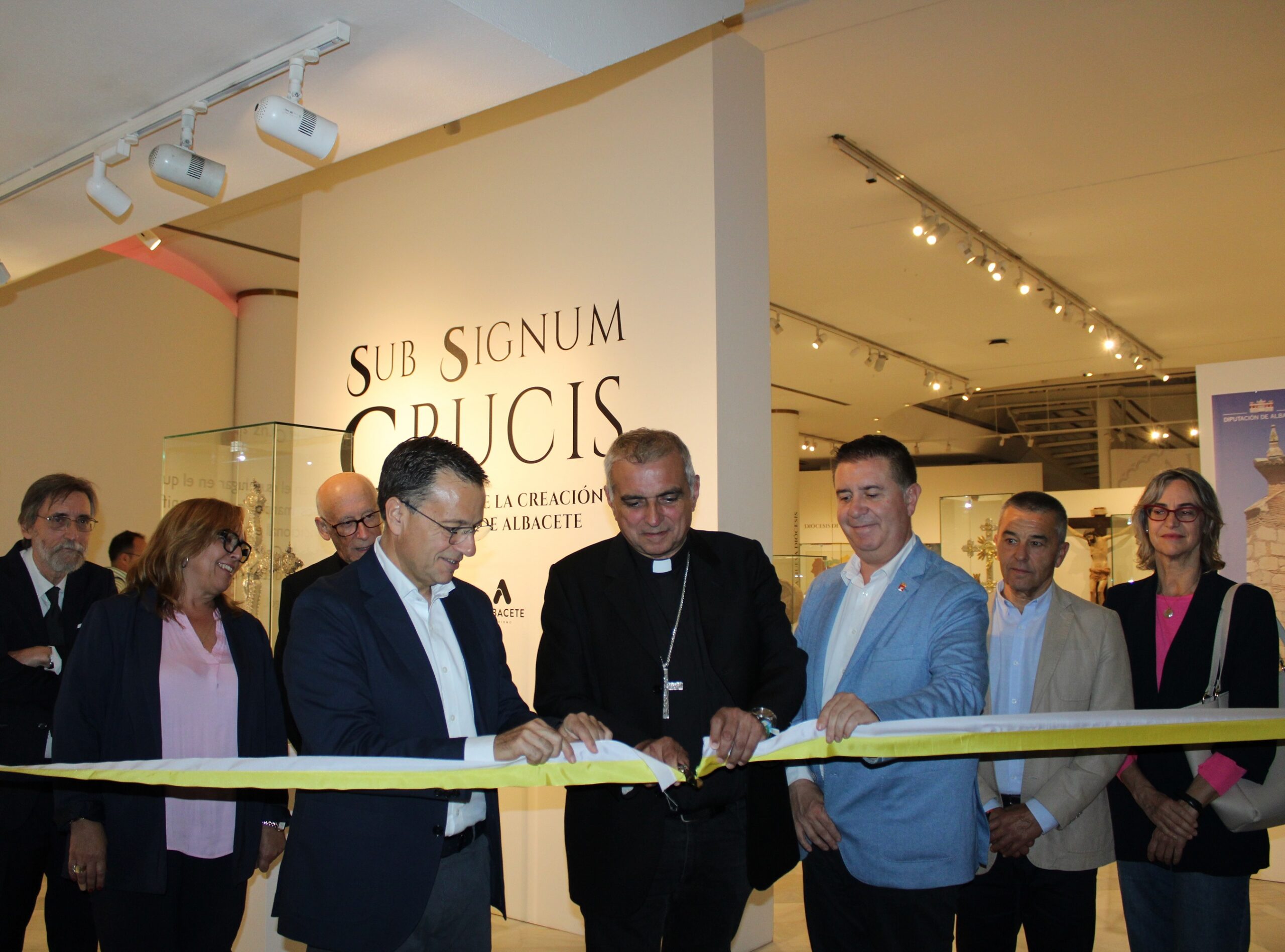 Foto.Inauguración 'Bajo el signo de la cruz' (10)