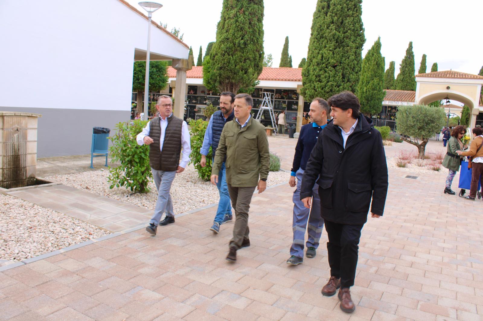 visita alcalde cementerio