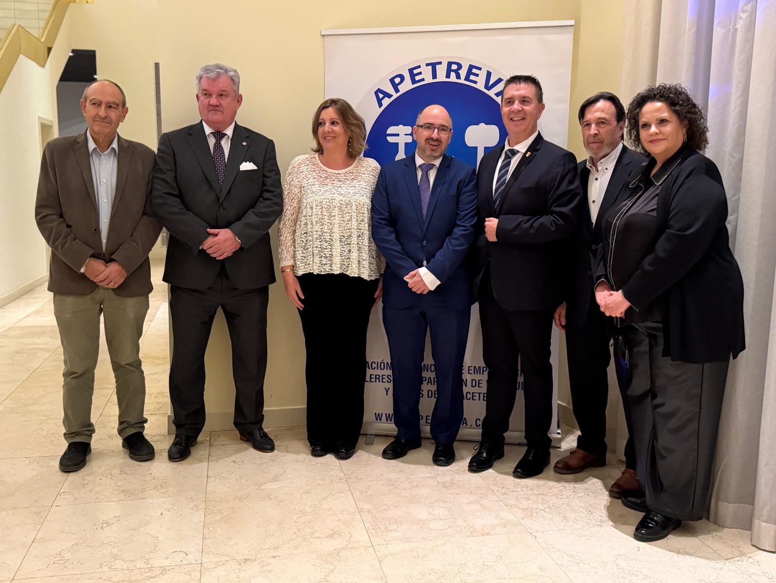 Foto de grupo Apetreva II