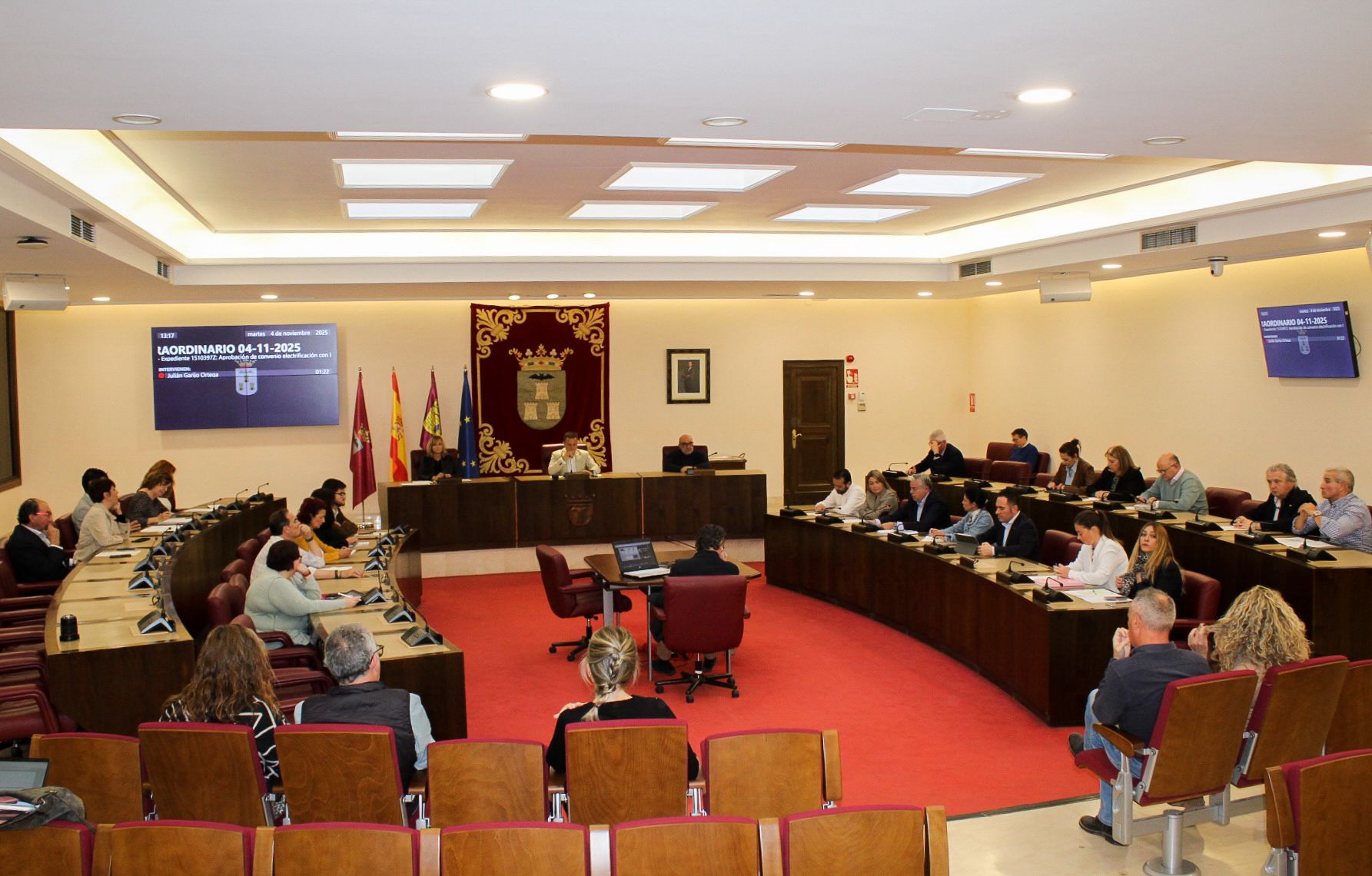 Foto.Pleno extraordinario convenio IDE-Grupo Iberdrola (7)