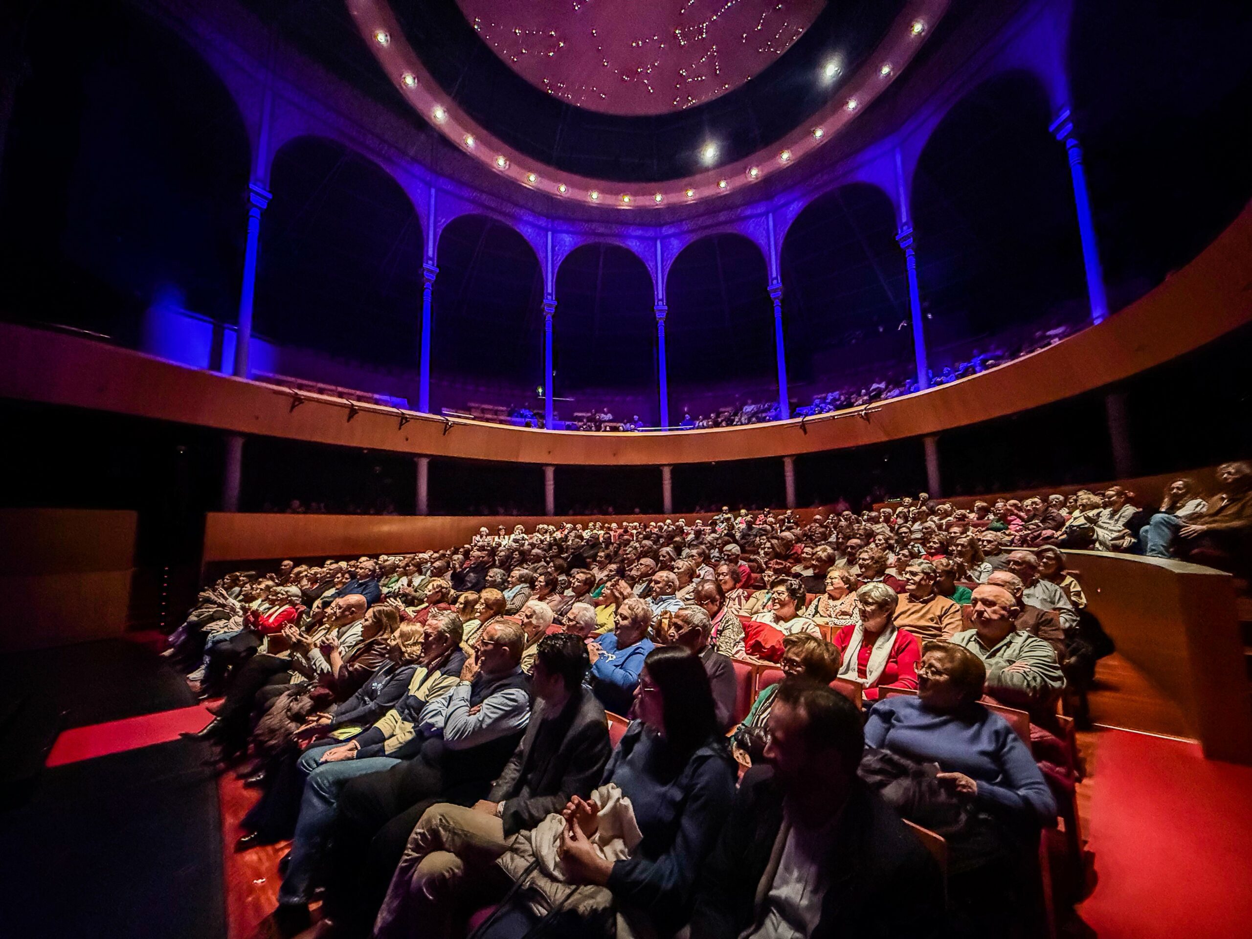 gala navideña de mayores teatro circo