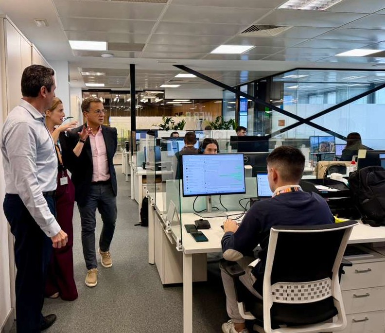 Archvo Manuel Serrano visita empresa