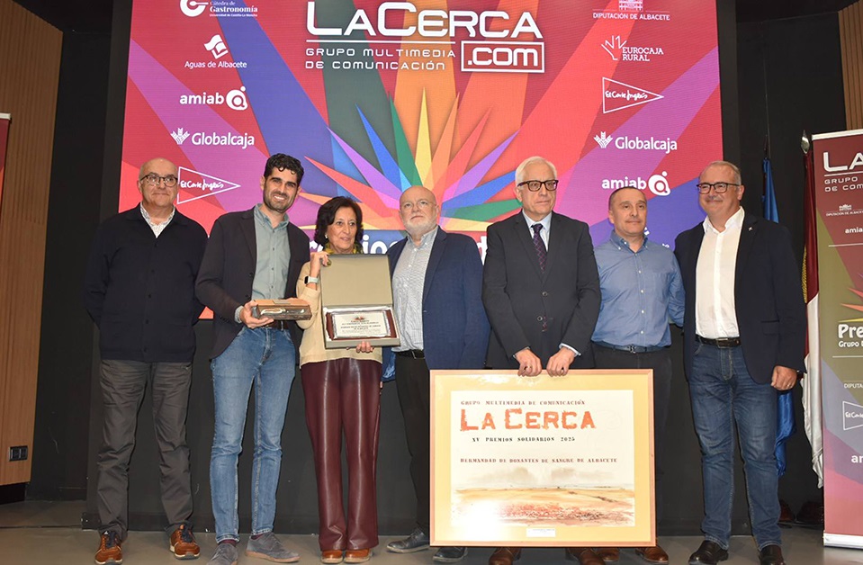 DONANTES DE SANGRE RECIBEN EL PREMIO SOLIDARIO