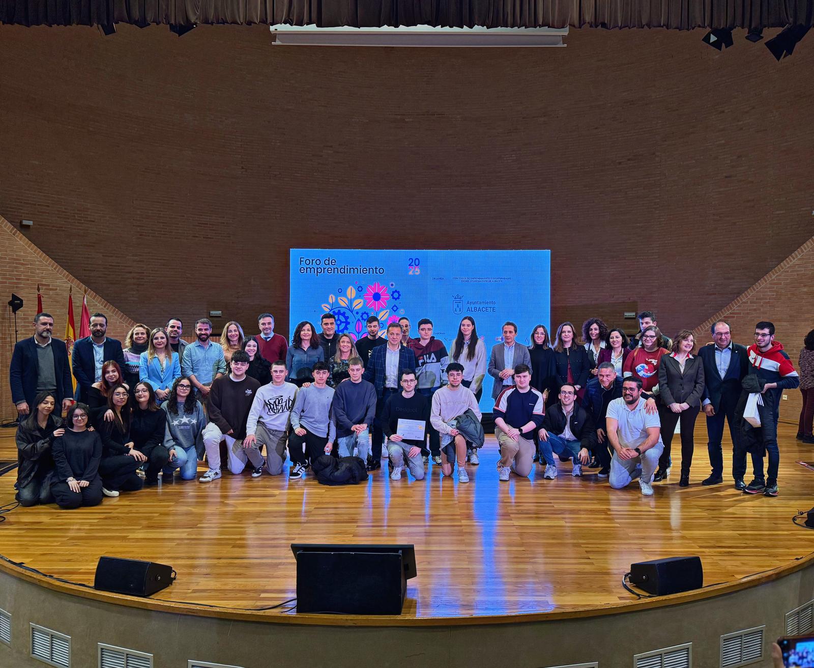 Foto familia Foro Emprendedores 2025 (1)