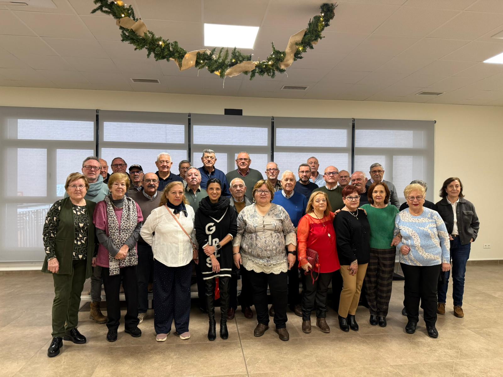 Foto familia premios concurso belenes 2025 asociaciones de mayores