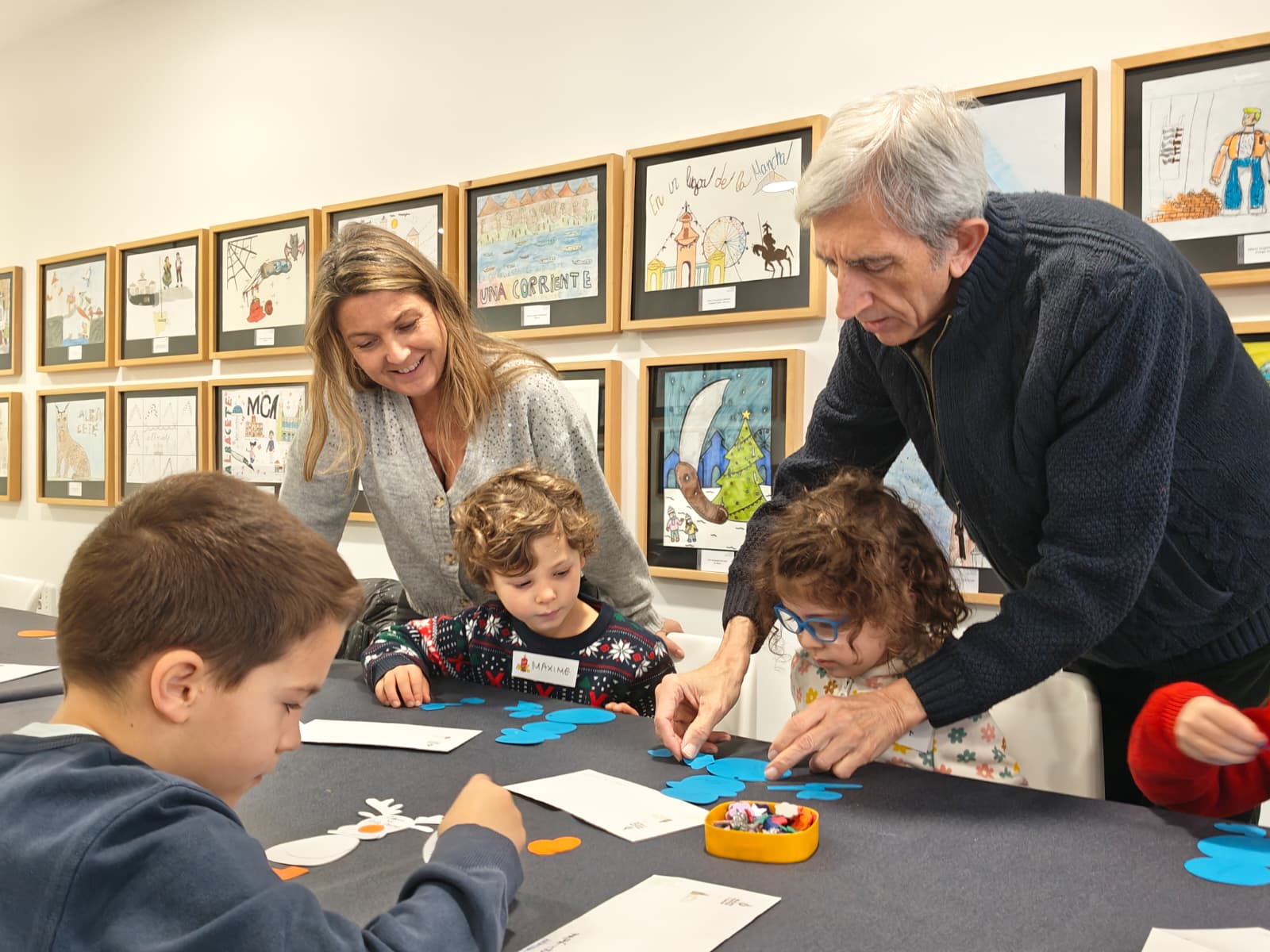 Foto. Taller manualidades adornos navideños MCA (2)