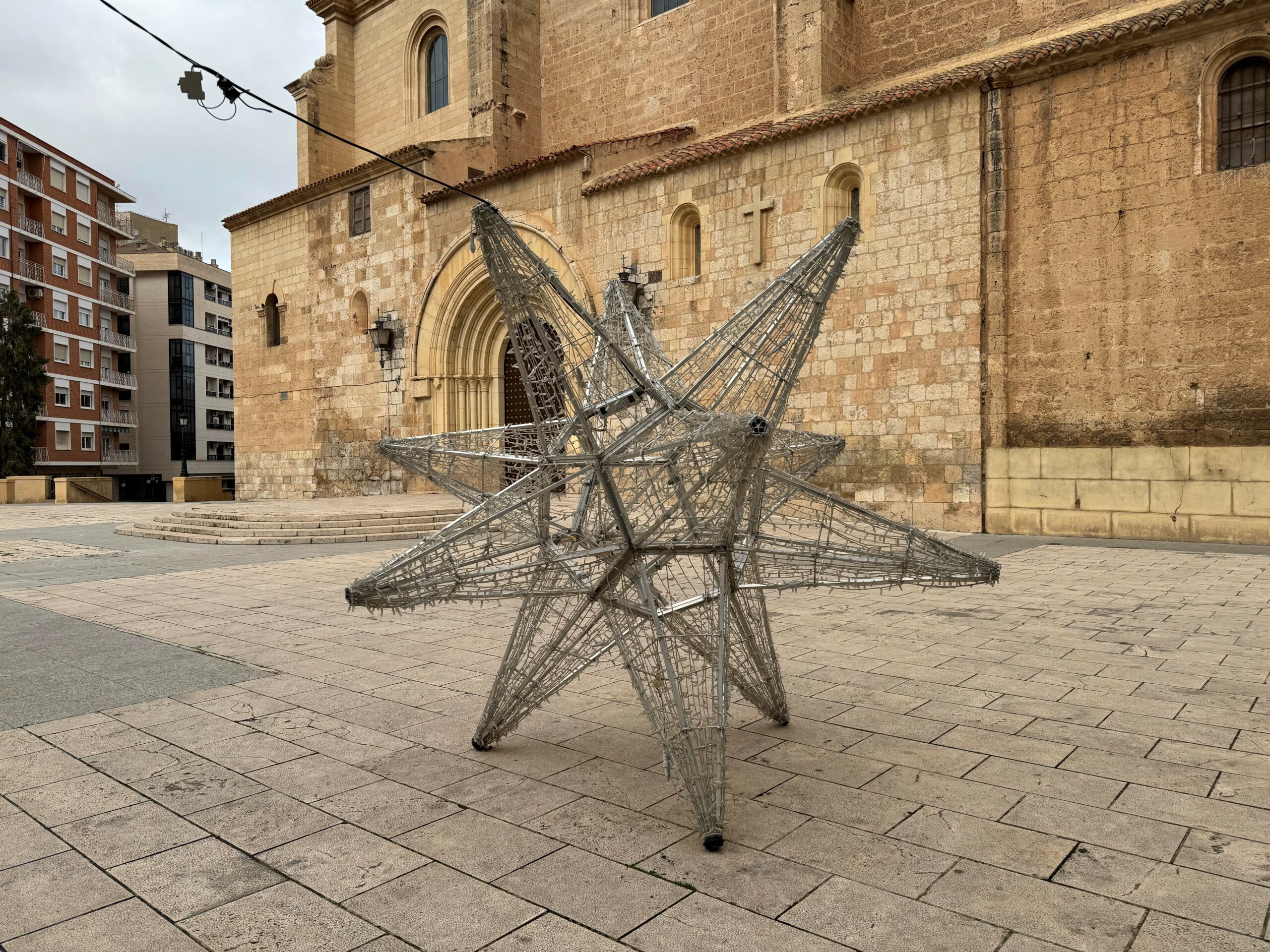 Foto.Actos vandálicos plaza Virgen de Los Llanos (2)