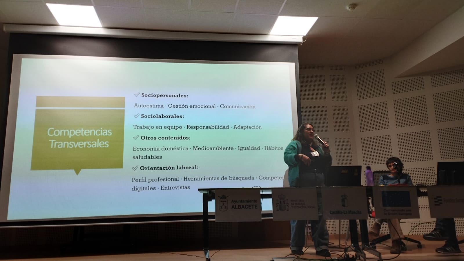 Foto.Jornadas formativas trabajadores Acción Social (4)