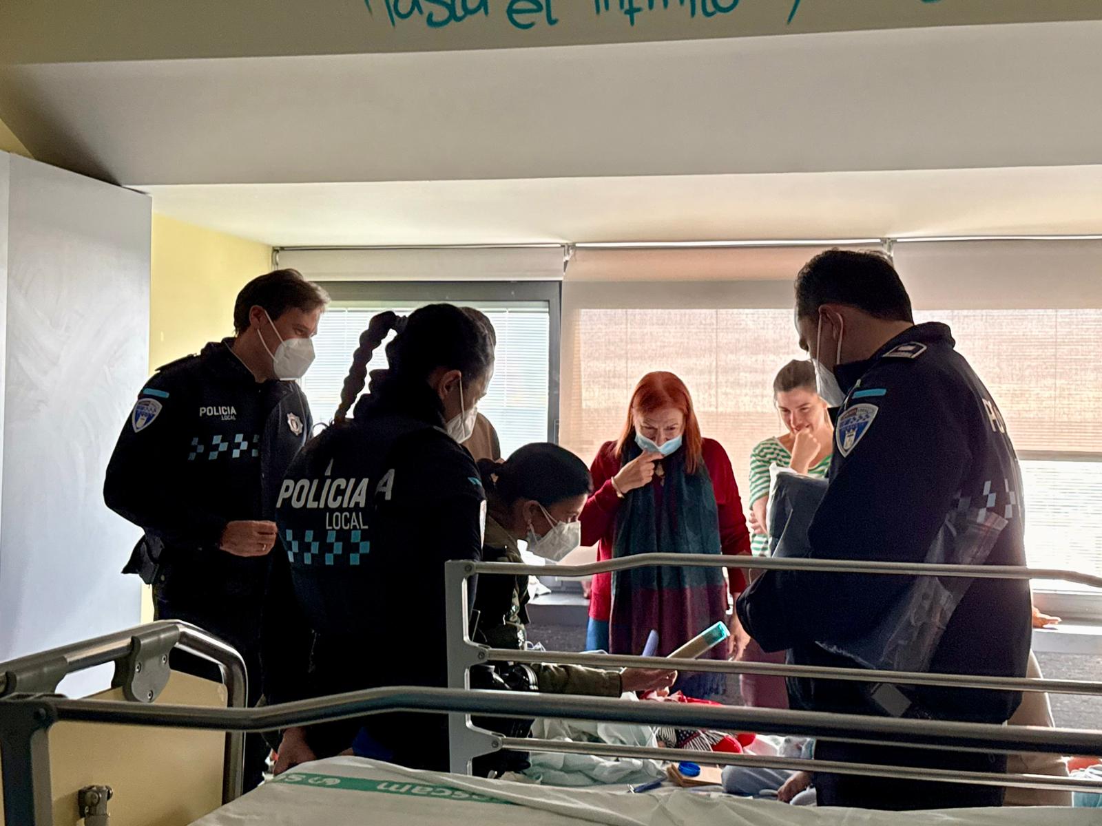 Foto.Visita Policía Local a Hospital (5)