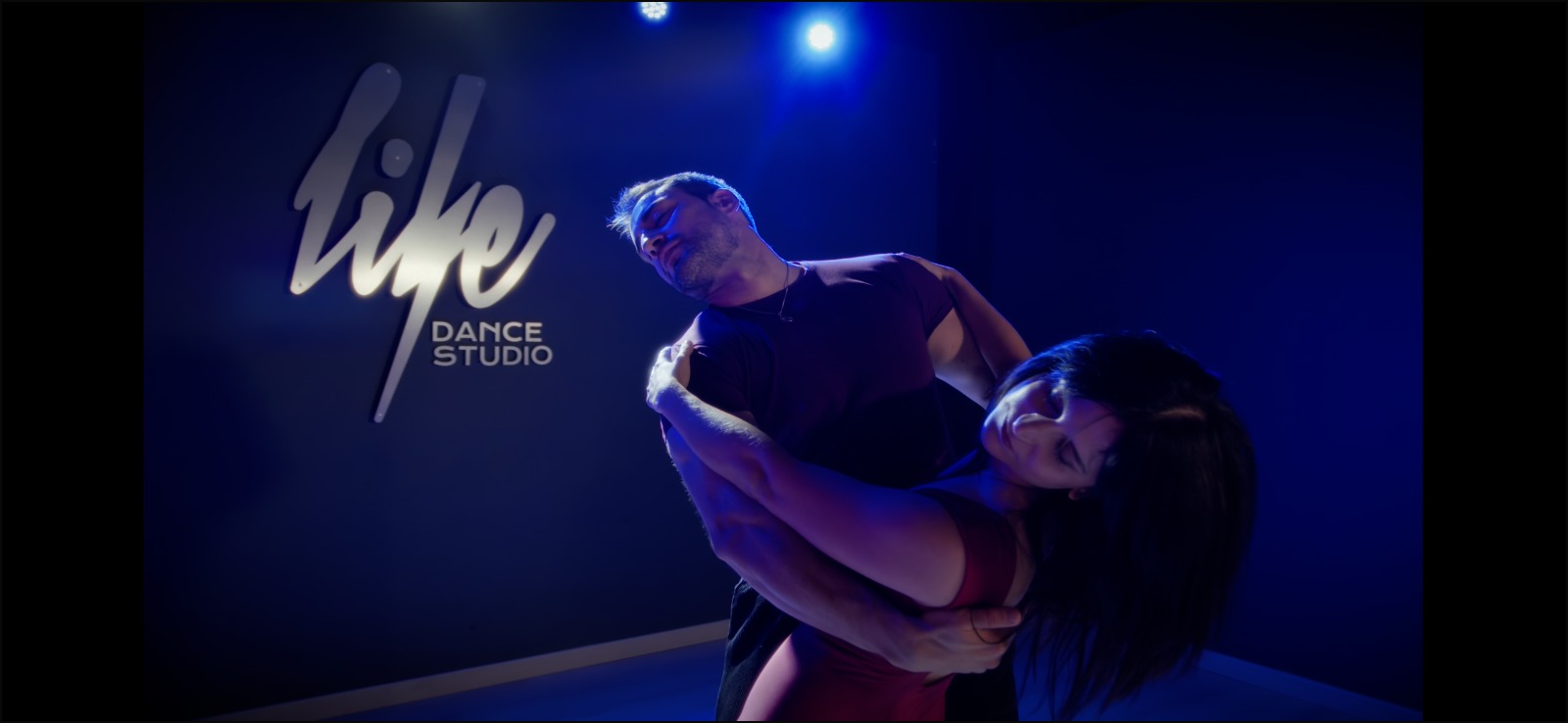 NDP POPPY GARCÍA ESTRENA EL VIDEOCLIP NAVIDEÑO DE SU VERSIÓN BACHATA POP DE _NUESTRA CANCIÓN_ DE ÁLVARO DE LUNA FOTO 2