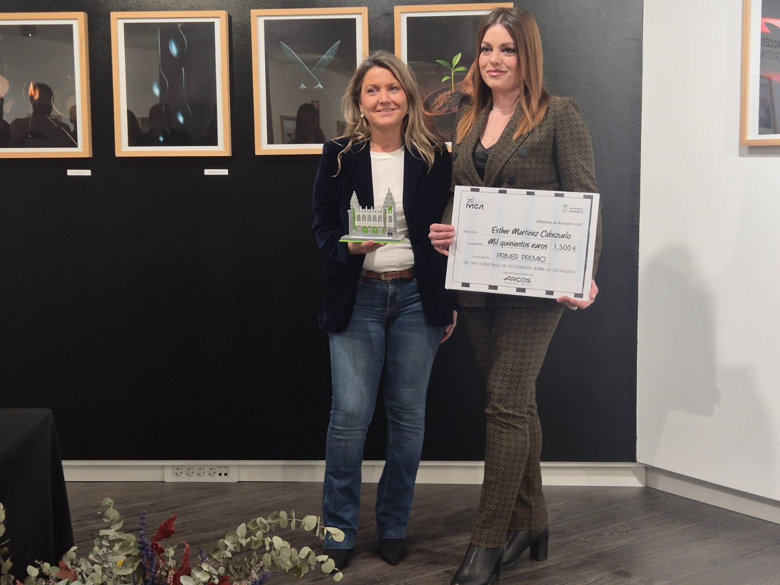 Foto.Entrega premios XXV Concurso de fotografía sobre la Cuchillería (2)