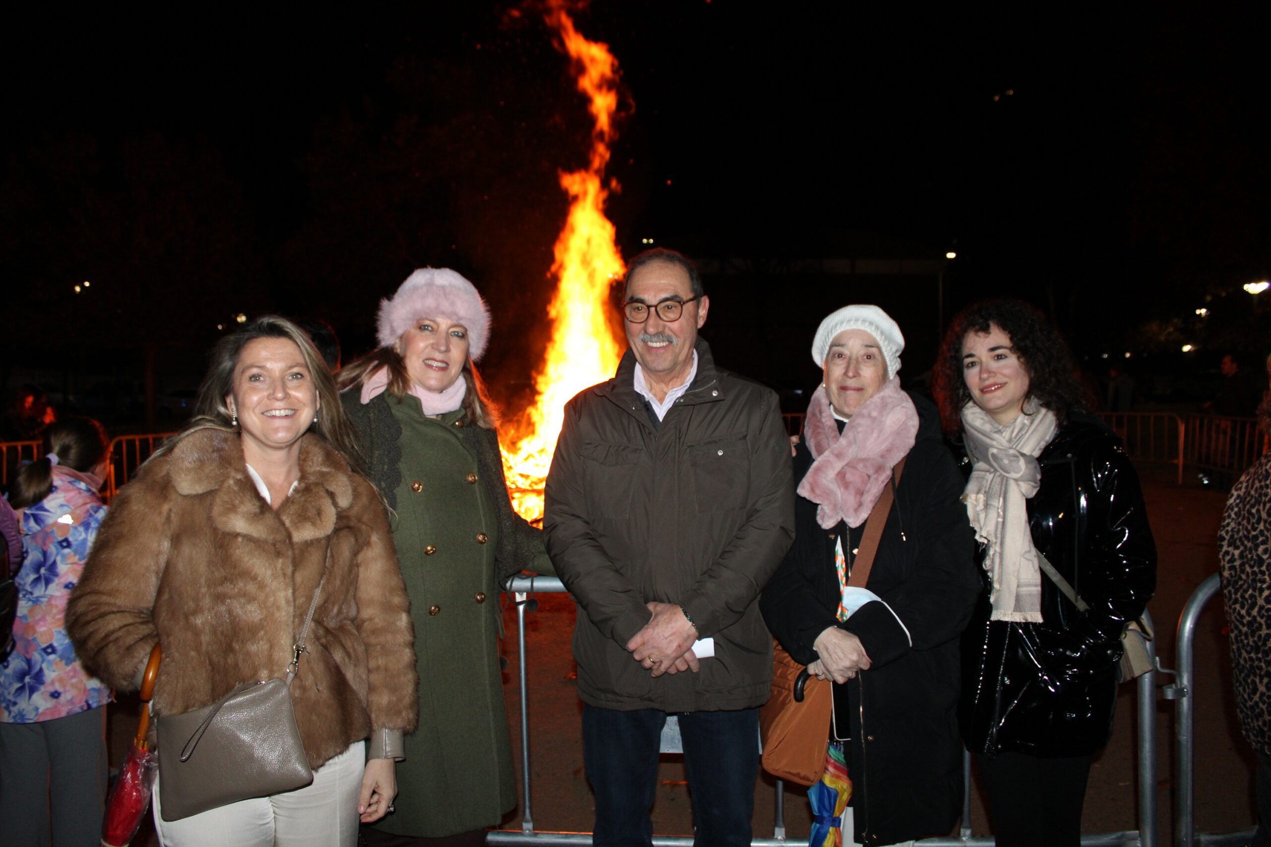 Foto.Pregón y hoguera fiestas barrio San Antonio Abad 2026 (10)