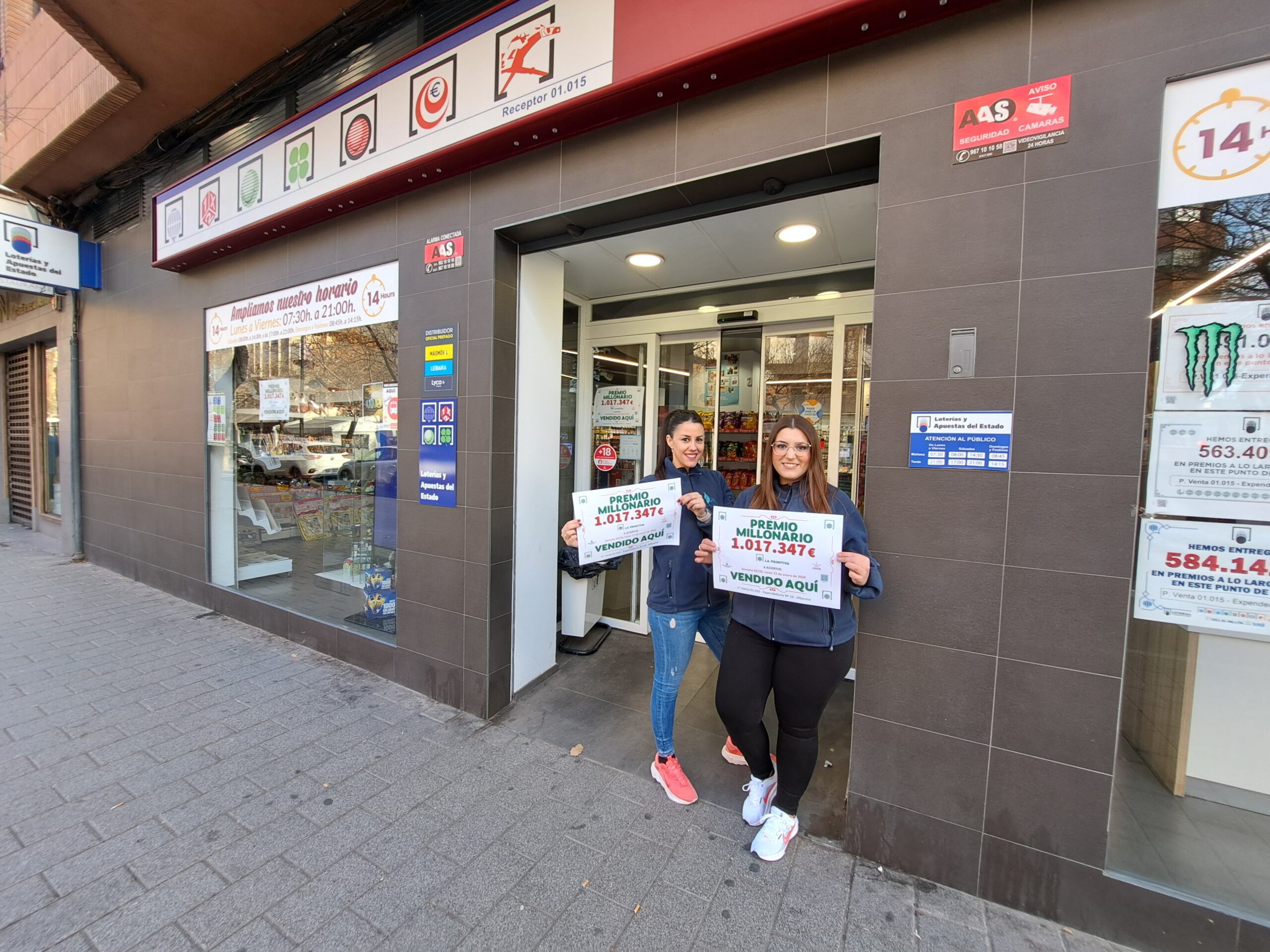 Foto2_Empleadas loterias y apuestas