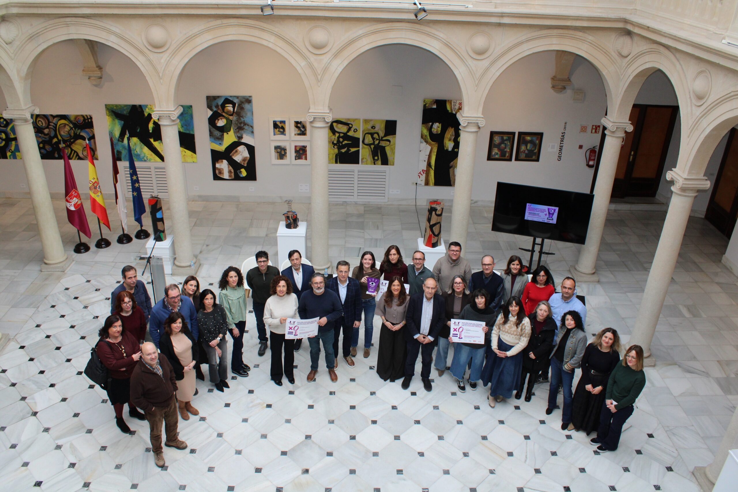 Foto. Entrega del distintivo ‘Promoción Igualdad Laboral’ y Menciones 2025 (1)