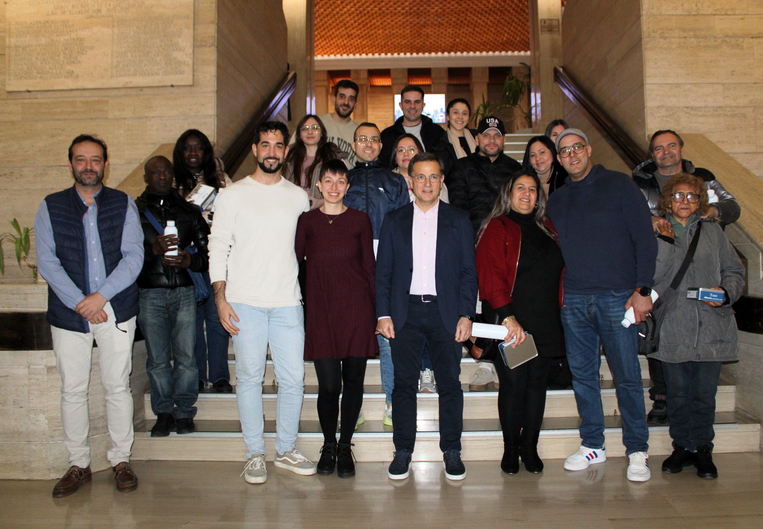 Foto.Entrega 12 VPO de la promoción 88 viviendas sector 10 (1)