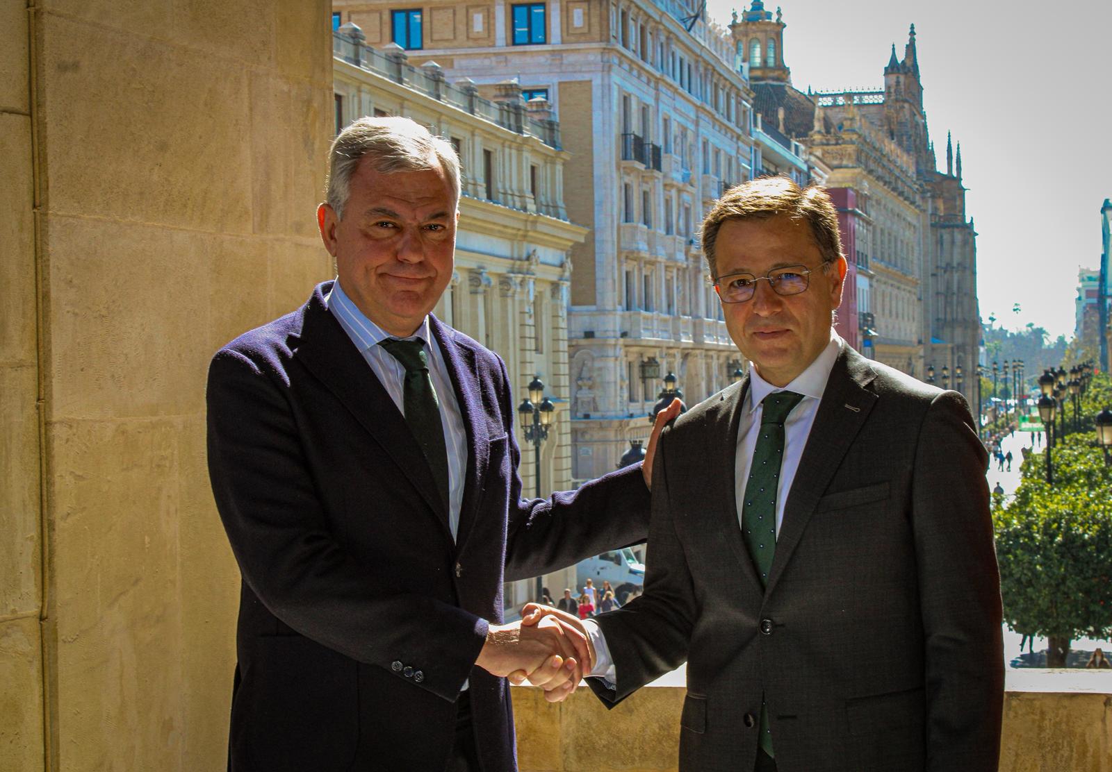 Foto.Reunión Manuel Serrano y alcalde de Sevilla, José Luis Sanz (10)