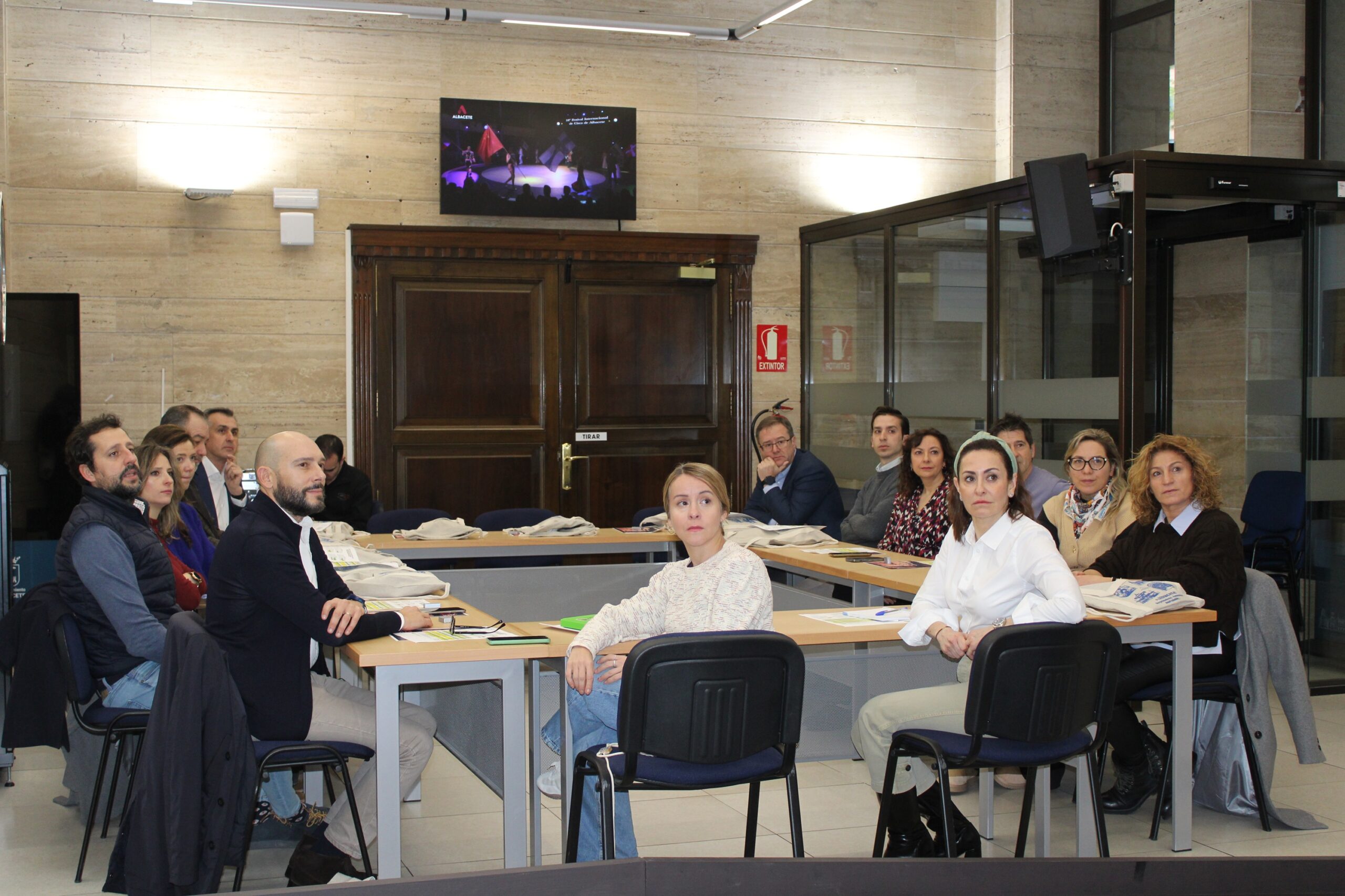 Foto.Reunión hoteles y apartamentos turísticos (10)