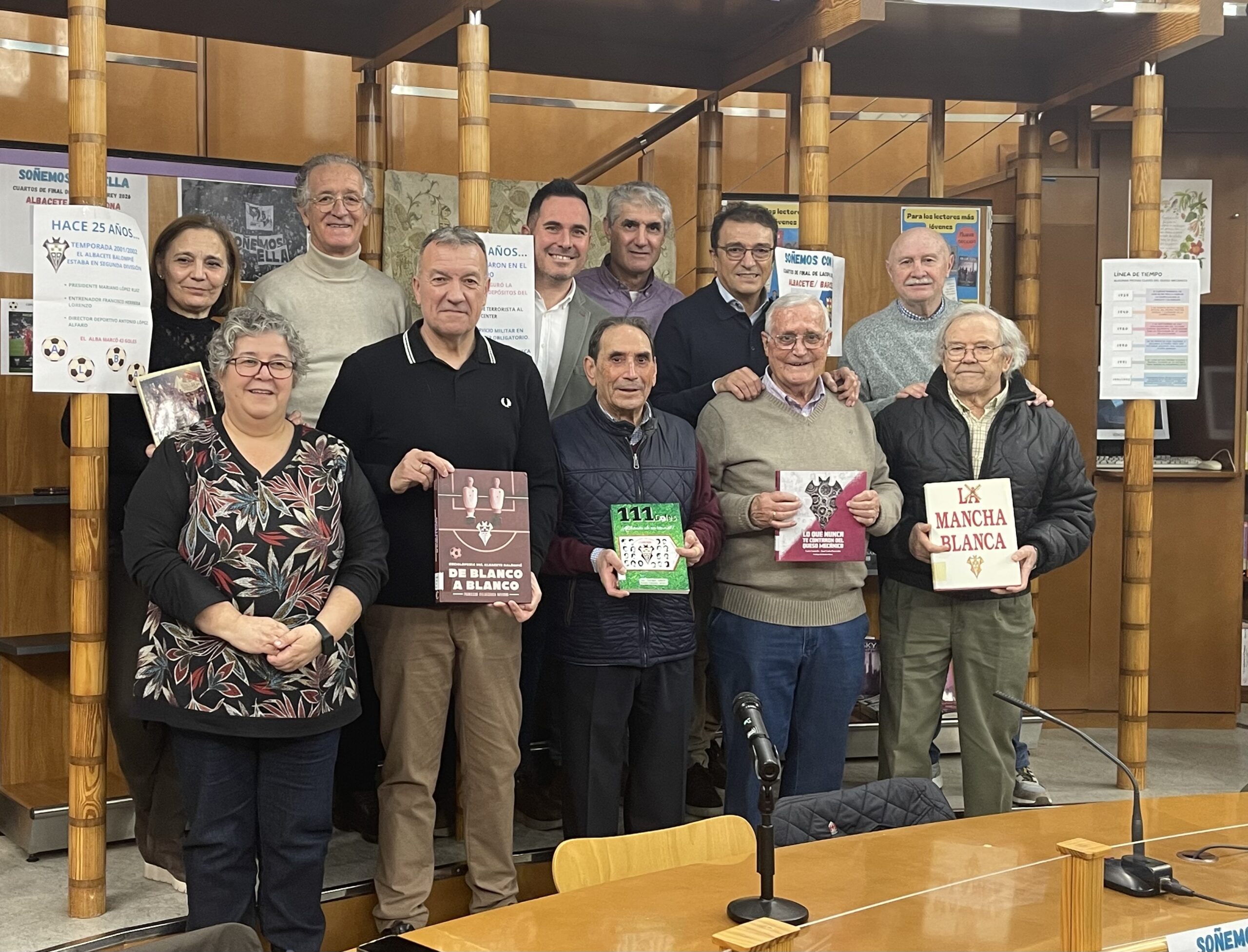 varios jugadores históricos del Alba