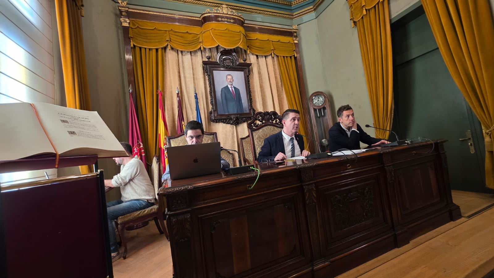 Imagen mesa presidencia Pleno febrero Dipualba I