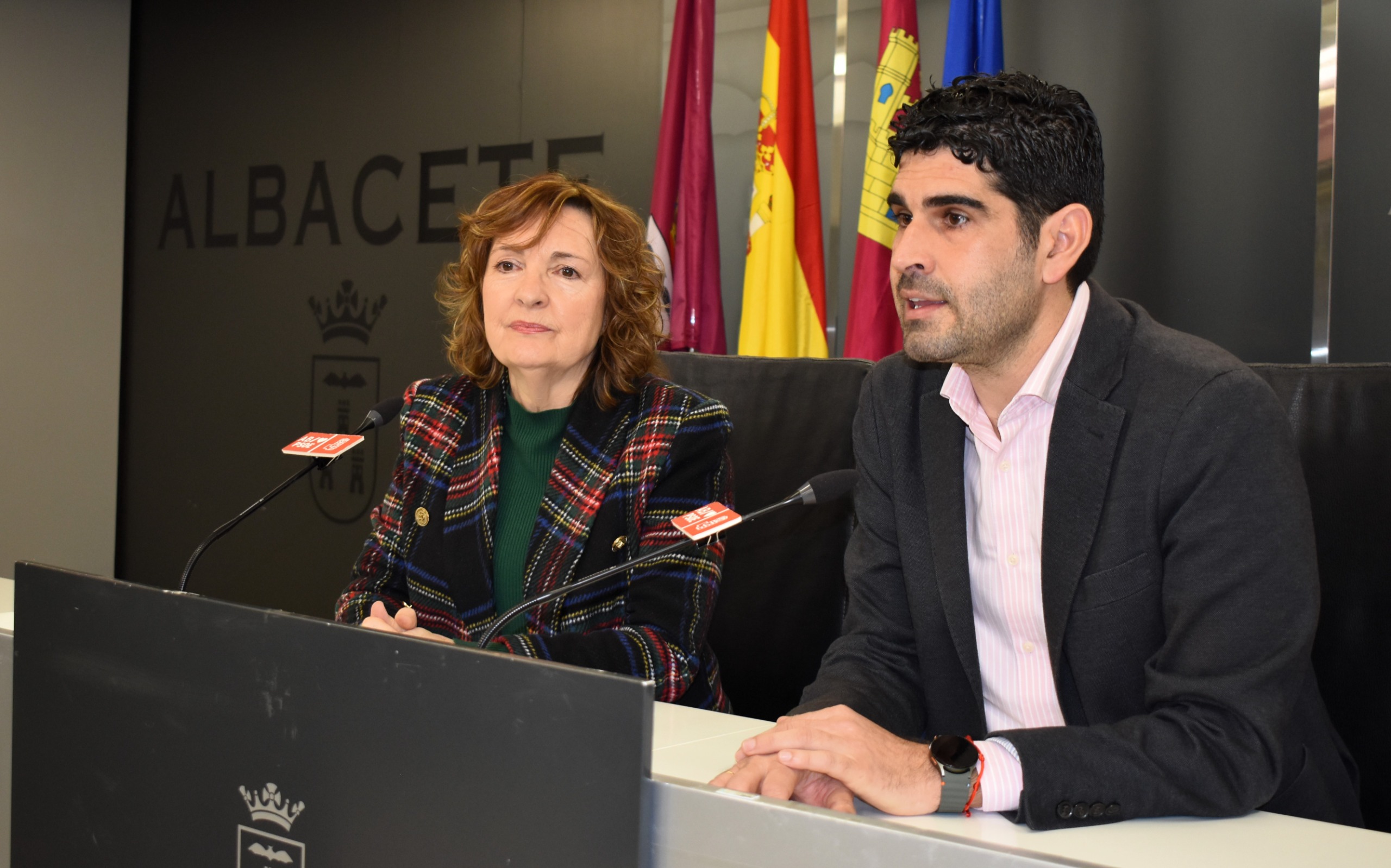 José González y María José López