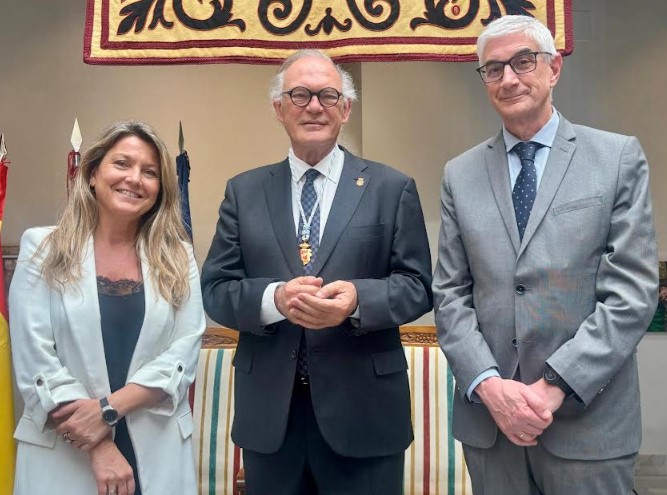 Foto Acto Medalla de Oro de Hon ... ete a Pedro Piqueras