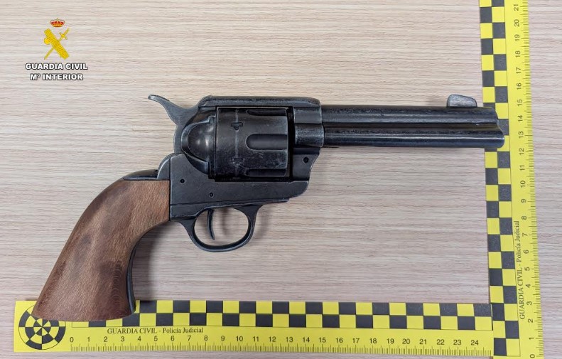 pistola simulada guarcia civil caudete