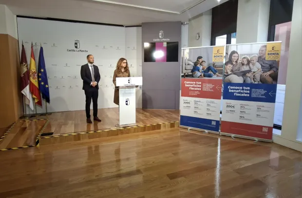 Un momento de la rueda de prensa en la Casa Perona_2.jpeg