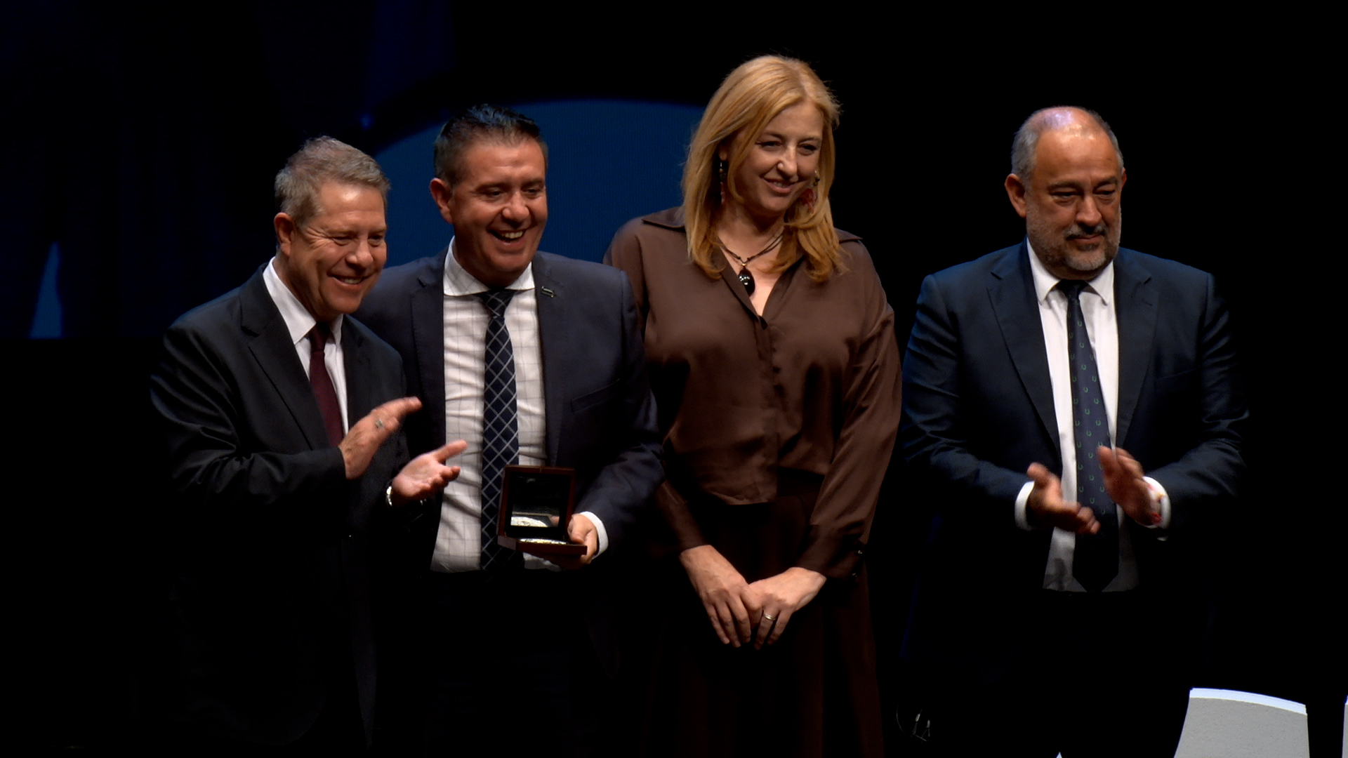 Cabañero recoge reconocumiento en 40º aniversrio UCLM