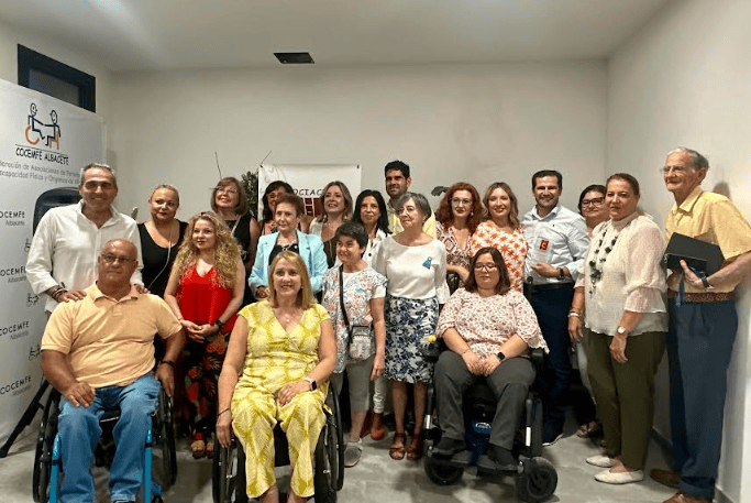 Gala de la Calzada, concejala de la Mujer, presentando las ayudas a asociaciones femeninas en Albacete