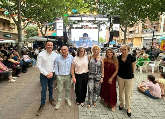 Vecinos de Parque Sur y Sepulcro-Alto de los Molinos durante el pregón de sus fiestas