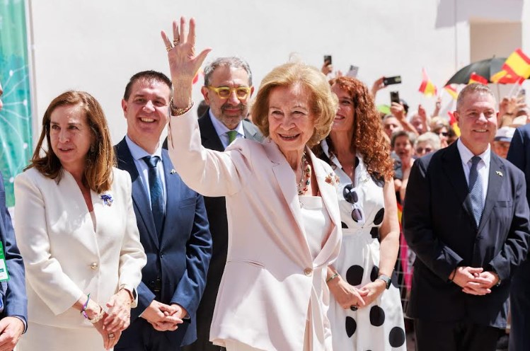 La Reina Sofía en la inauguración del III Congreso Internacional sobre la ELA en La Roda