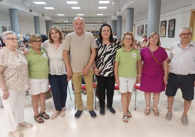 Actuación de bailes en la fiesta de fin de talleres del barrio del Pilar en Albacete