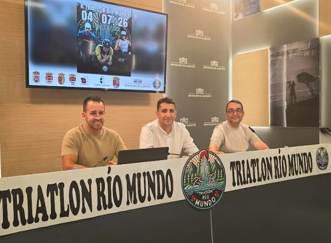 Presentación Triatlón Río Mundo