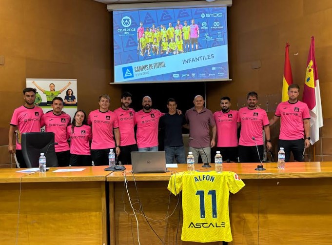 Francisco Villaescusa y Alfon González con los participantes del II Campus Alfon González en Albacete