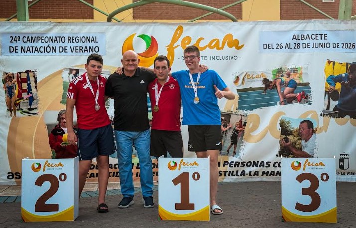 El Campeonato Regional Open Master de Natación reúne en Albacete a 221 nadadores de 22 clubes. Villaescusa destaca el deporte como herramienta de inclusión.