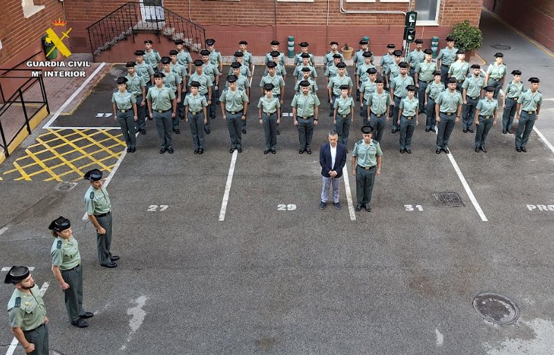 Subdelegado Miguel Juan Espinosa y teniente coronel Marcos Gómez reciben a los 48 guardias civiles en prácticas en la Comandancia de Albacete