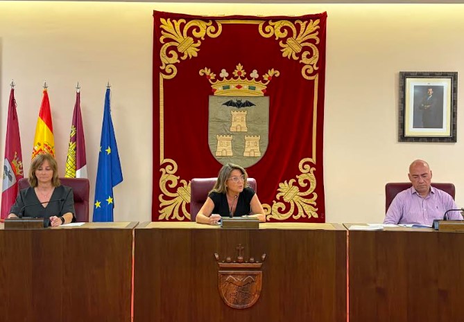 Lucrecia Rodríguez de Vera presidiendo la reunión del Patronato del CEEI de Albacete