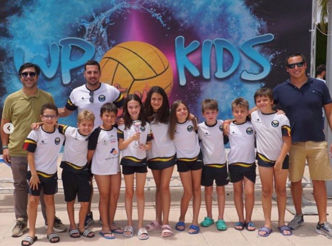 Equipo benjamín del Club Waterpolo Albacete en el podio del WP Kids Tour en Elche